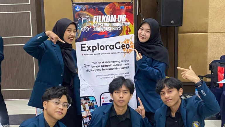 Dokumentasi tim saat showcase.